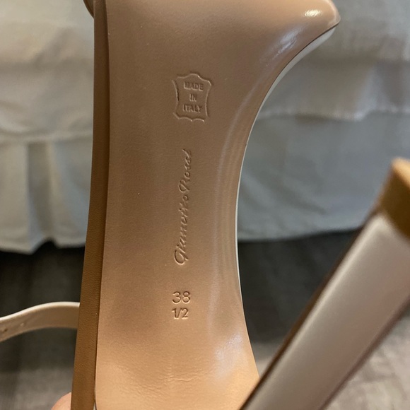 GIANVITO ROSSI Leather Portofino Heels - Size 38.5 - Gorgeous, New Condition - Picture 5 of 5
